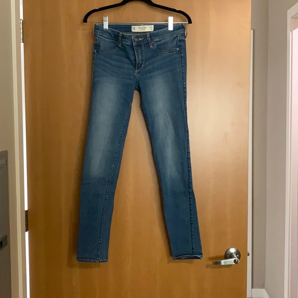 Skinny light blue jeans